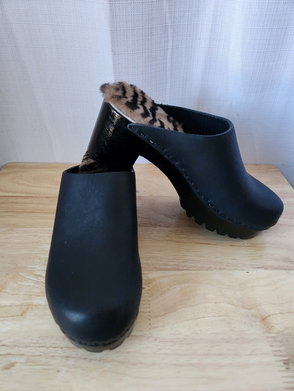No.6 Liza Leqther Clogs Mid-Tread Lug Sole Zebra Print Shearling Lining Size 39